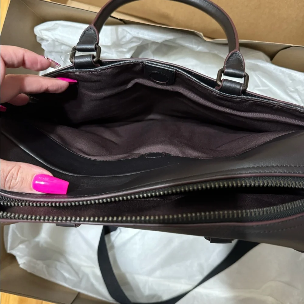 Coach carryall shoulder messenger/laptop bag. - Picture 6 of 7